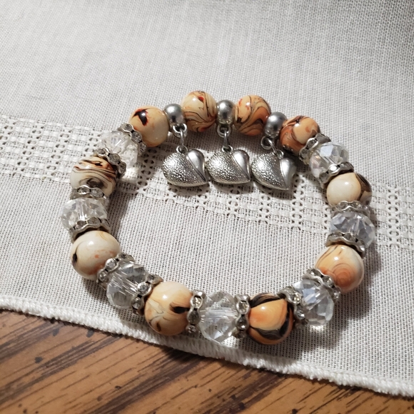 Unique handmade beaded stretch bracelet - Picture 1 of 3